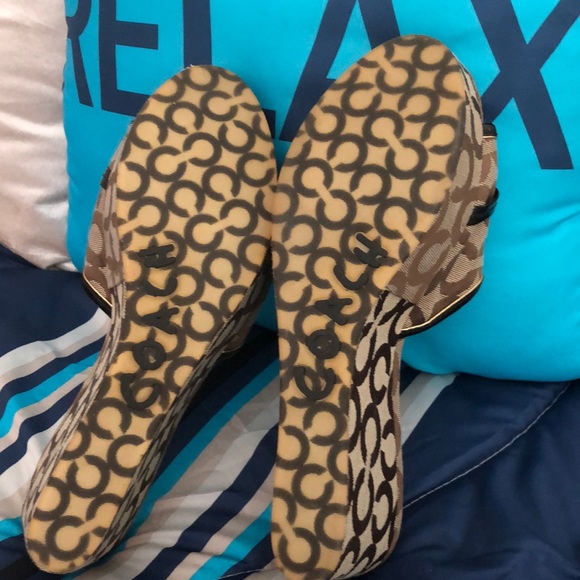 Coach - Picture 2 of 4